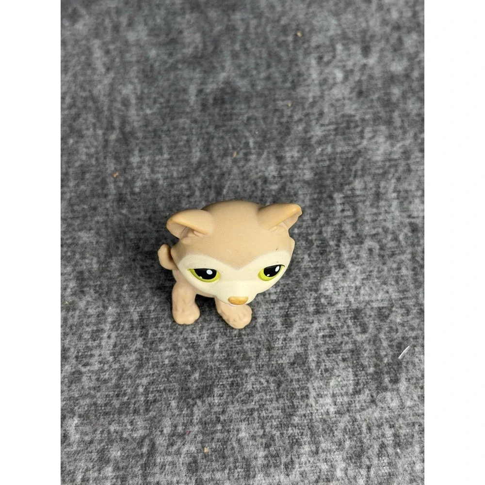 Hasbro Littlest Pet Shop Beige Husky Dog 358 Mini Figure 2006 Green Eyes LPS Toy